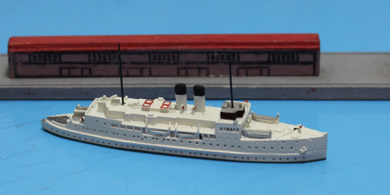 Eisenbahnfähre "Schwerin" weiß-schwarze Schornsteine (1 St.) D 1926 Mercator M 520